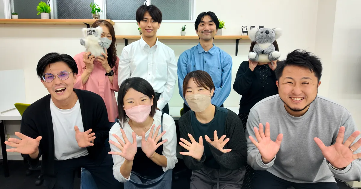 COCOCARA池袋オフィスのスタッフ集合写真